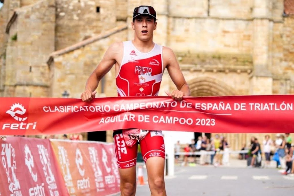 Andrés Prieto gaña con autoridade o Tríatlon de Aguilar de Campoo
