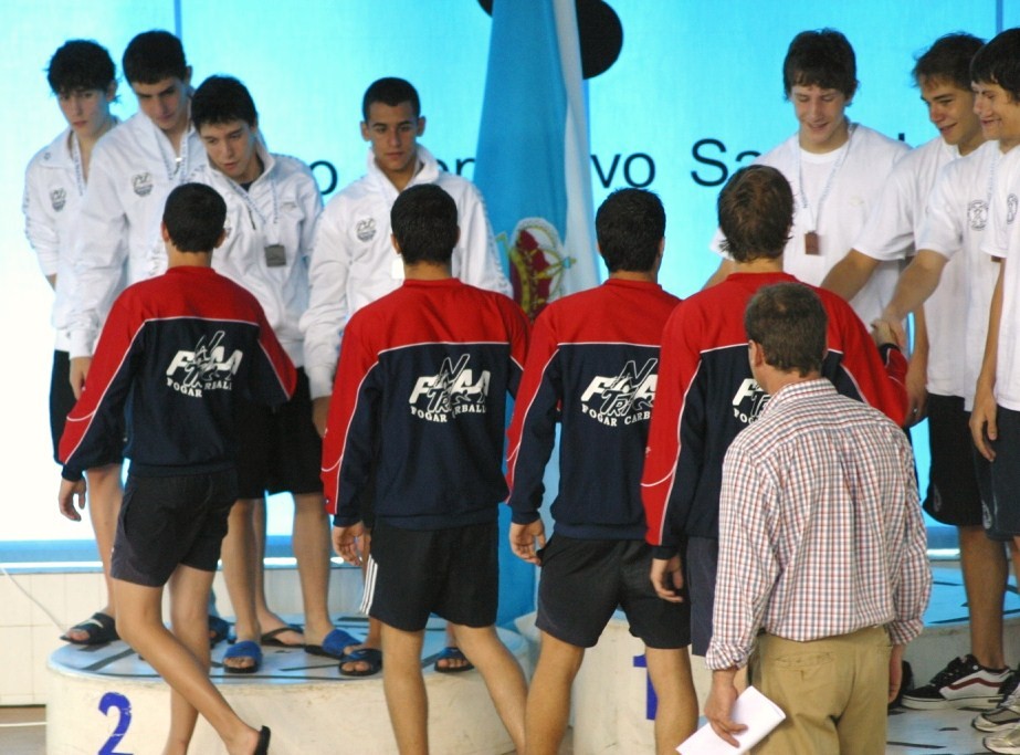 14 metales y el tercer puesto por equipos en Santiago