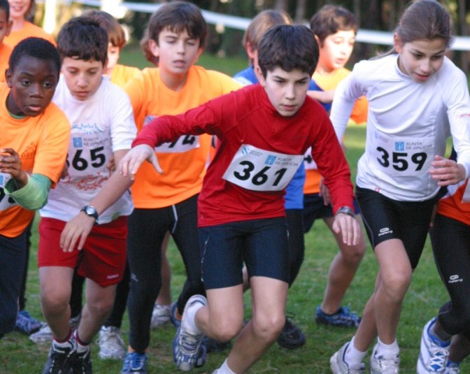 15 Triatletas del Fogar en el Intercomarcal de Cross Escolar