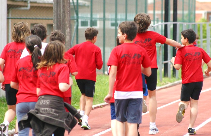 La Escuela de Triatlón del Fogar NADA y CORRE en Caranza