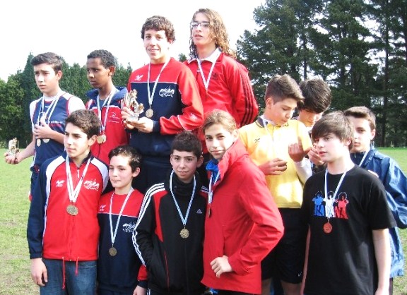 11 Triatletas de base corren el Provincial de Cross Escolar