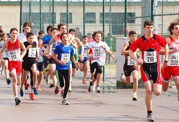 La Escuela de Triatlón del Fogar se trae 8 metales de Vigo