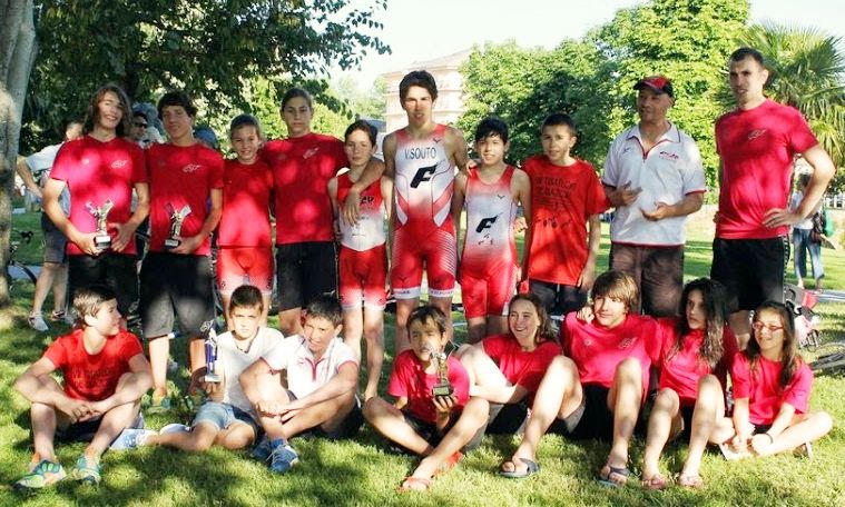 La Escuela de Triatlón del Fogar se estrena en Novo Mesoiro