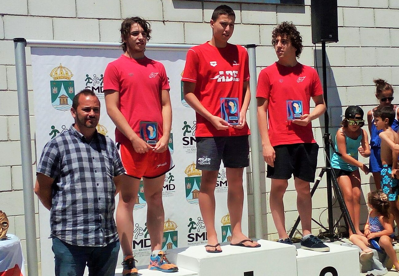 Los nadadores de la AD.Fogar se hacen con 5 podios en Suevos