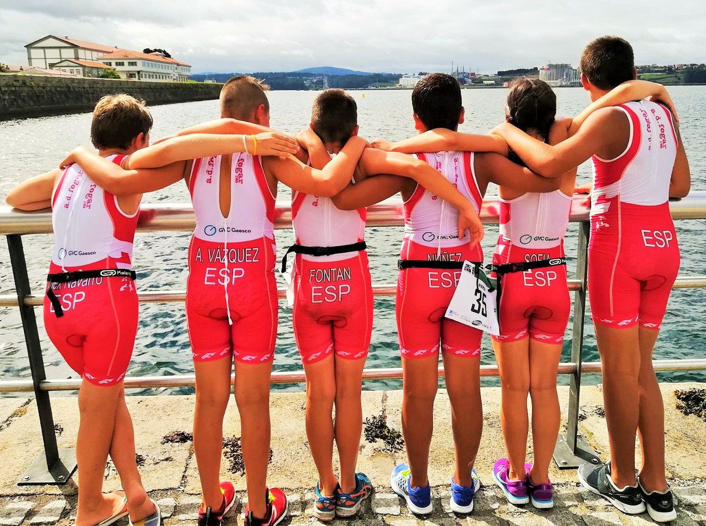 4 Medallas del Fogar en el Gallego de Triatlón de Menores