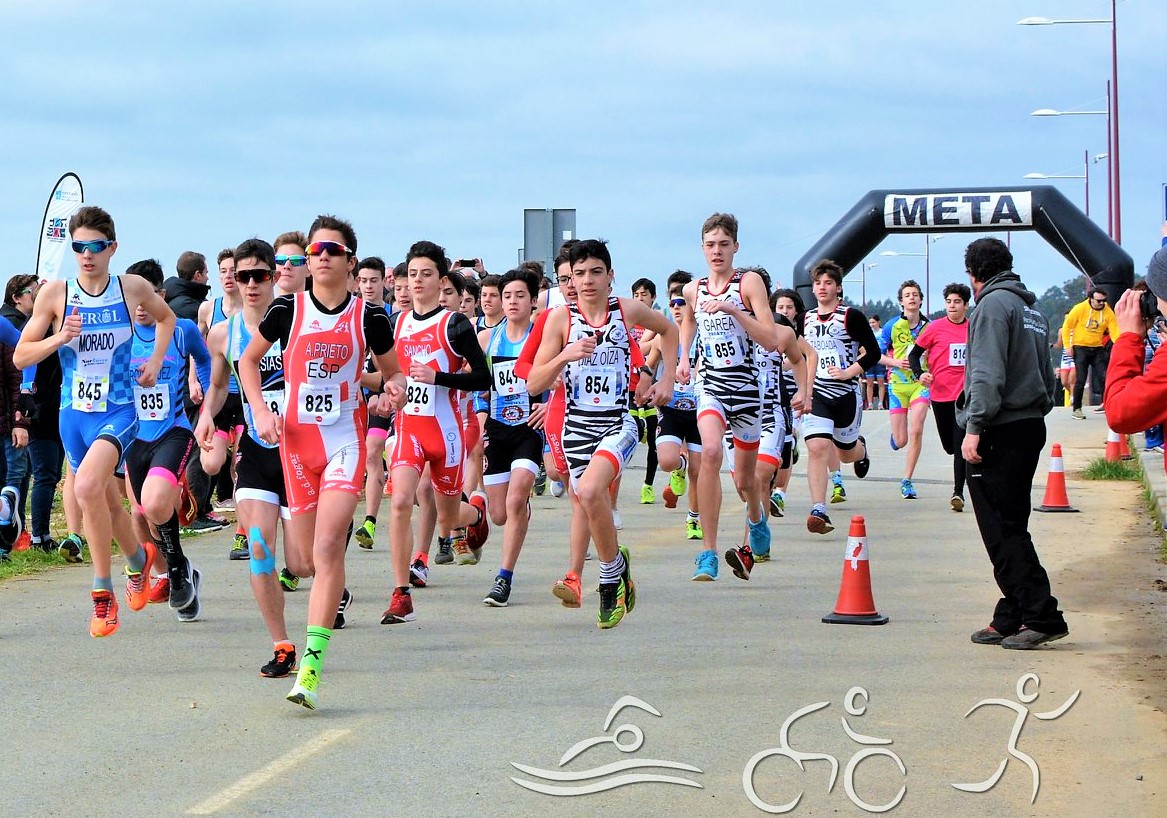 La Escuela de TRI acude al Duatlón de Santiago con 31 deportistas