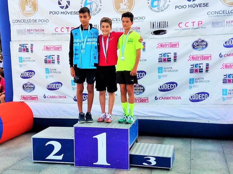 O Galego de Ácuatlon saldouse con tres medallas para o Fogar