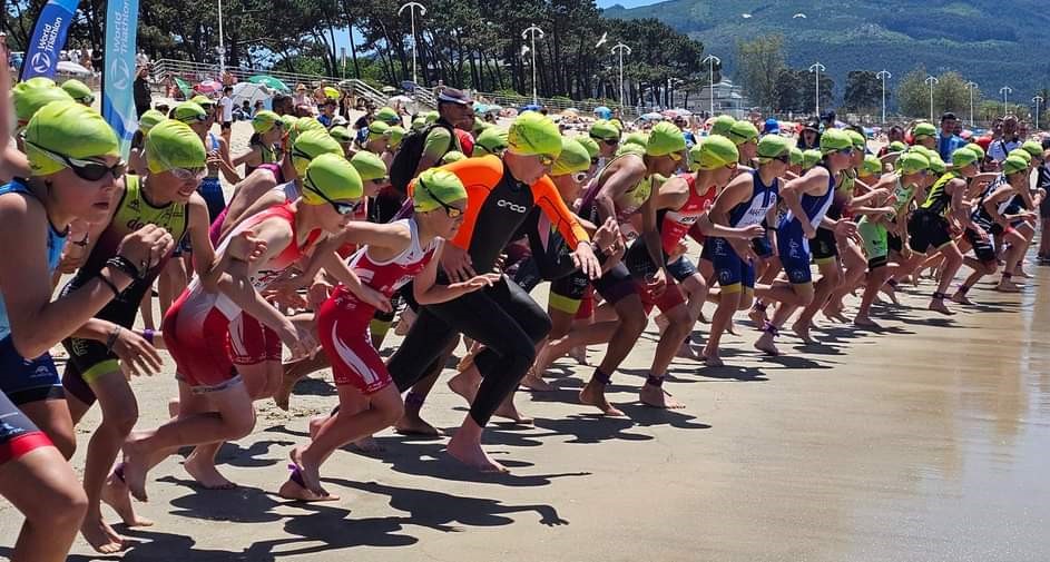 Tres podios para @s nos@s triatletas na praia viguesa de Samil