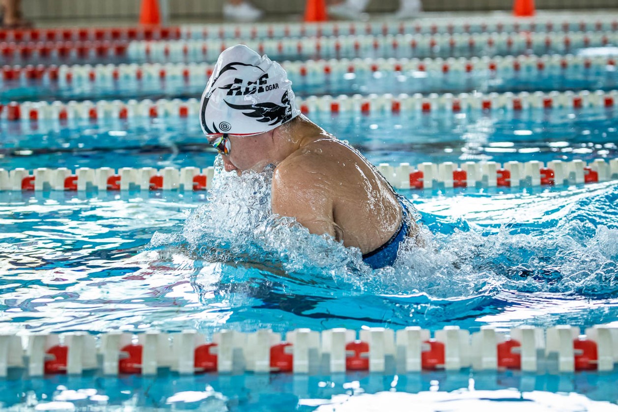 4 Medallas, 1 tope nacional e 8 récords do club no Juan Varela