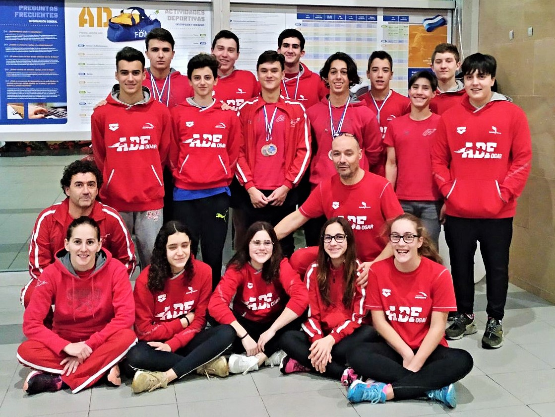 Gran concurso de los nadadores de Carballo y Oleiros en Avilés