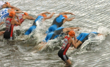 13 Jóvenes triatletas del Fogar participarán en el Gallego